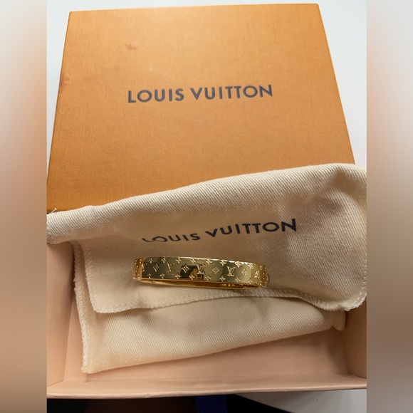 Perfectly new warn 3 times comes with box & dust bag! - Picture 2 of 3